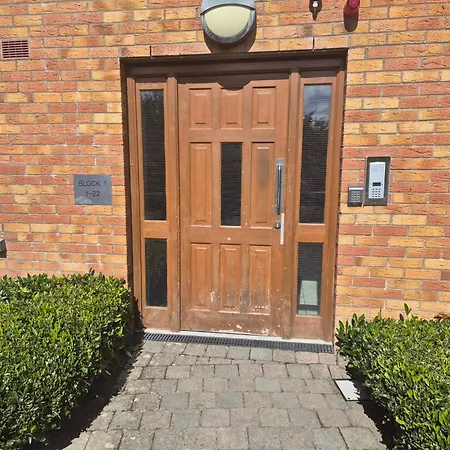 Kwatera prywatna Double Close To Tramline Citywest